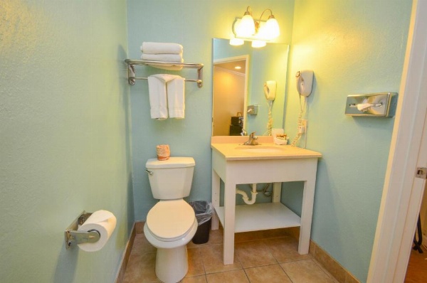 Bay Front Inn image 12